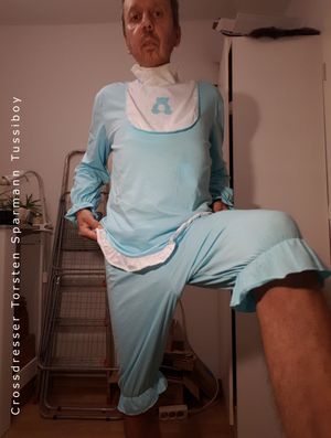 34 Mommy's little B oy 7c8a1 Torsten Sparmann nackt Selfie for any naked forever public nude gay schwul Baby pajamas sleepwear