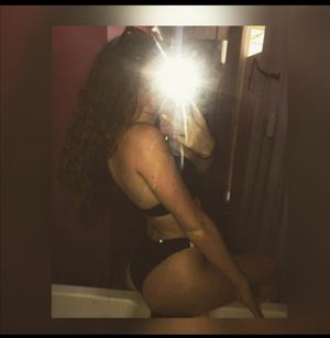 Sexy mirror selfie teen with ass