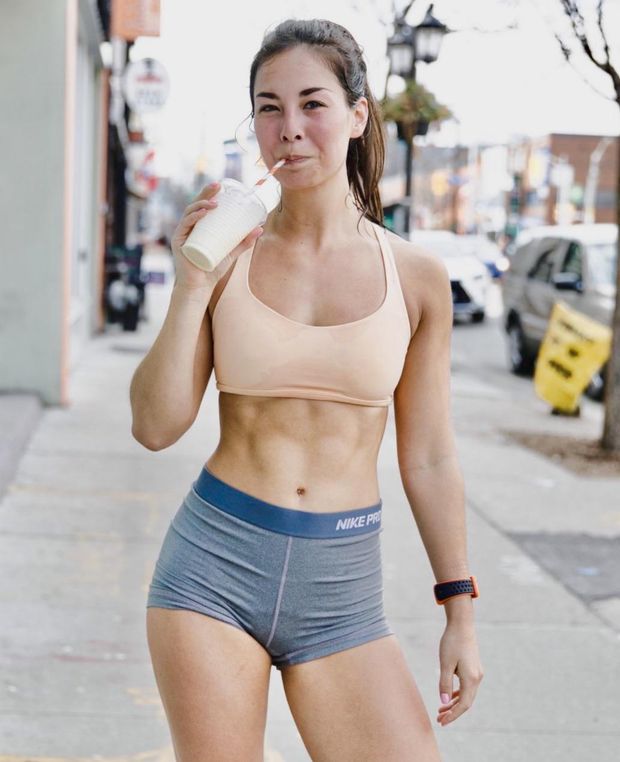 Incredible fitness brunette