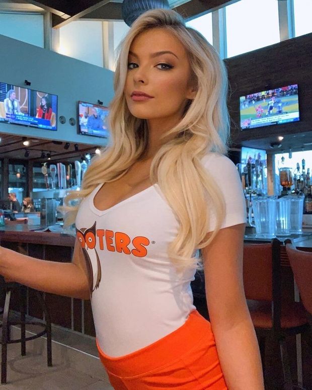 Hot HOOTERS Hoe