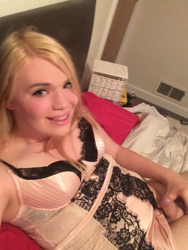 Blond babe Ariel