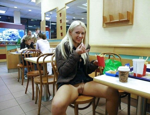 Hot Teen Public Pussy Flashing