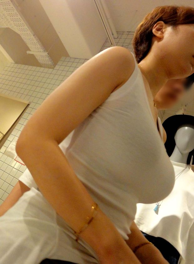 big tits in tight top voyeur