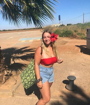 Busty slut let’s her massive tits hang