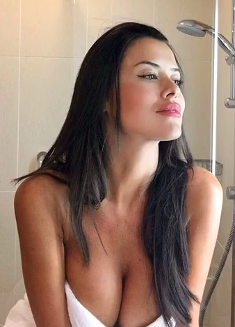 hot teen cleavage