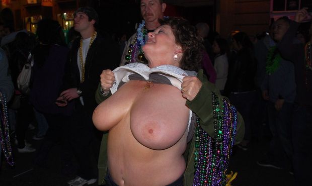 mama got her big mama boobs out