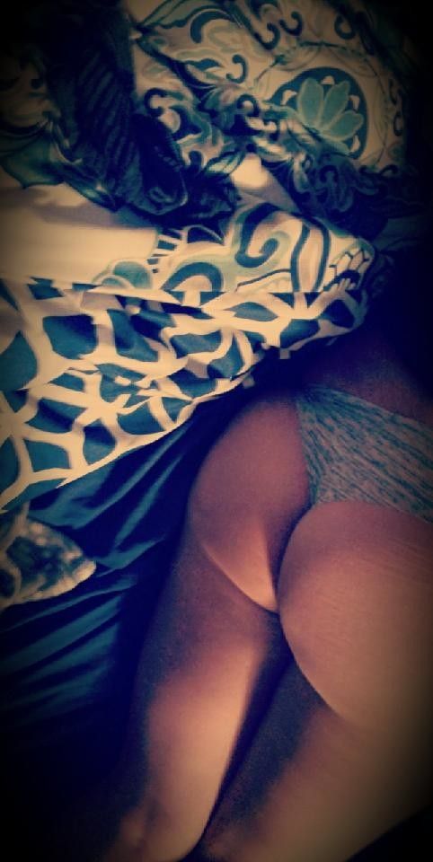 Tera showing off her ass