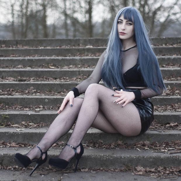 Hot goth babe in fishnets