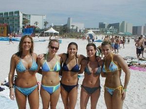 mom daughters bikinis