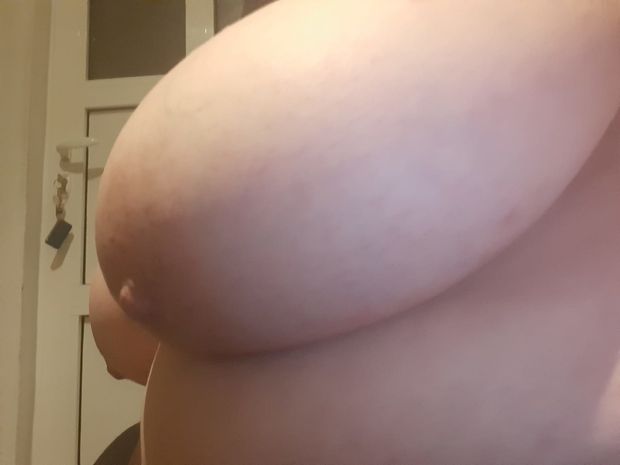 Side tits