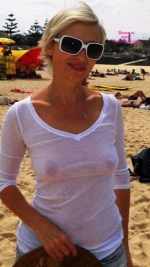 Nice nipples in thin t-shirt