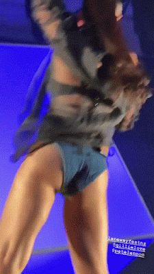 Charlie XCX ass shaking on stage