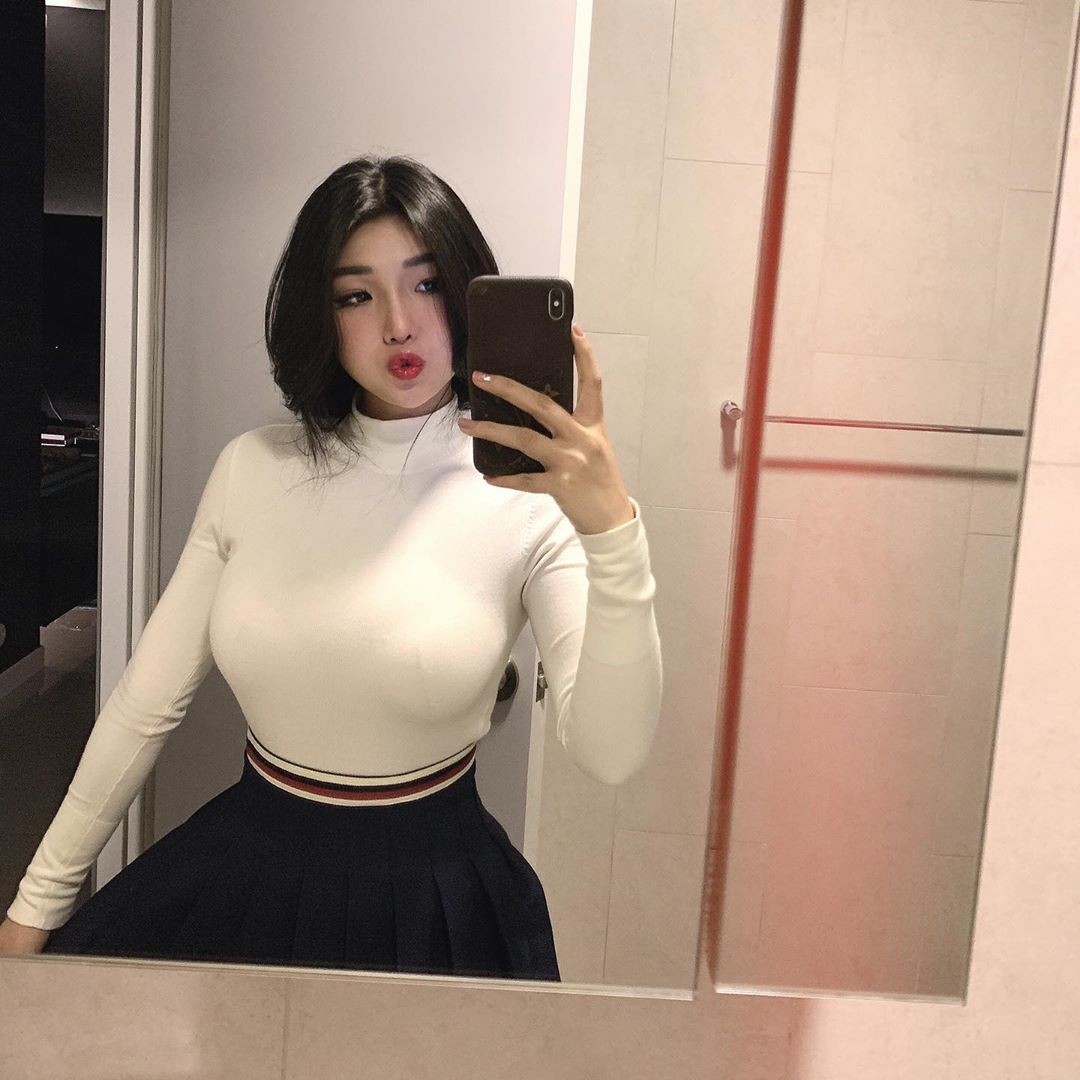 Dick pics are very welcome in my discord dms , HoneyDeww#5108