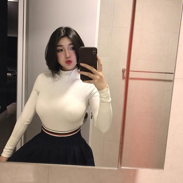 Dick pics are very welcome in my discord dms , HoneyDeww#5108