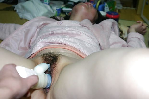 Japense mom Ruri with dildo in her hungry cunt