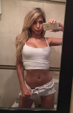 Hot bathroom selfie
