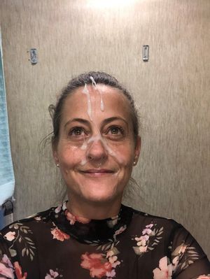 This hot MILF likes it on her face...