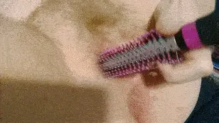 Fucking my cunt with my hairbrush's bristles