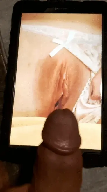 Jerking of on Kimberly's wet little pussy