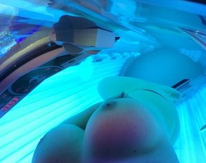 Look at those amazing mountains in the tanning bed