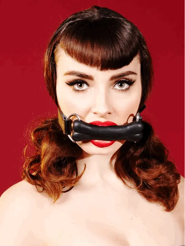Gags pin up