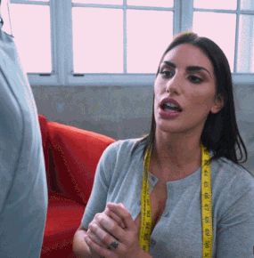 Disculpe señorita, ¿Cree que me queda chico el pantalón? Emm ¿Señorita?