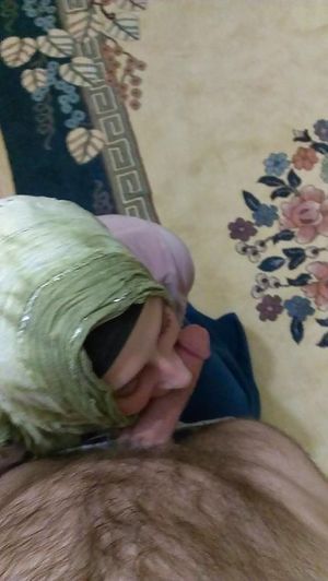 Muslim Hijab Milf Giving Blowjob