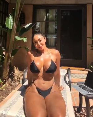 seduction With Perfect Curve