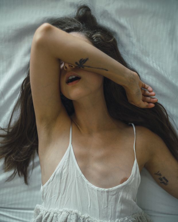 (.)