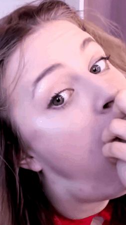 Pamela Shinee deep throats her dildo