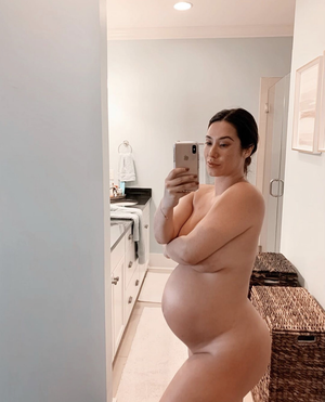 Eva lovia pregnant
