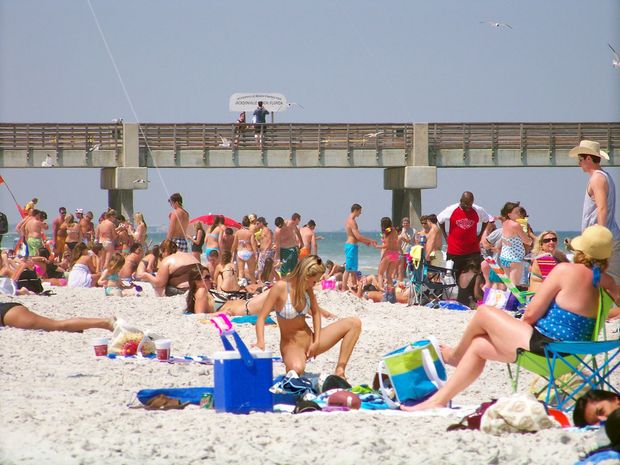 shameless slut tickles her clit on a crowded beach