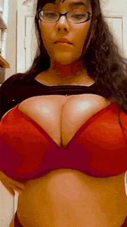 Latina Has Big Huge Titties