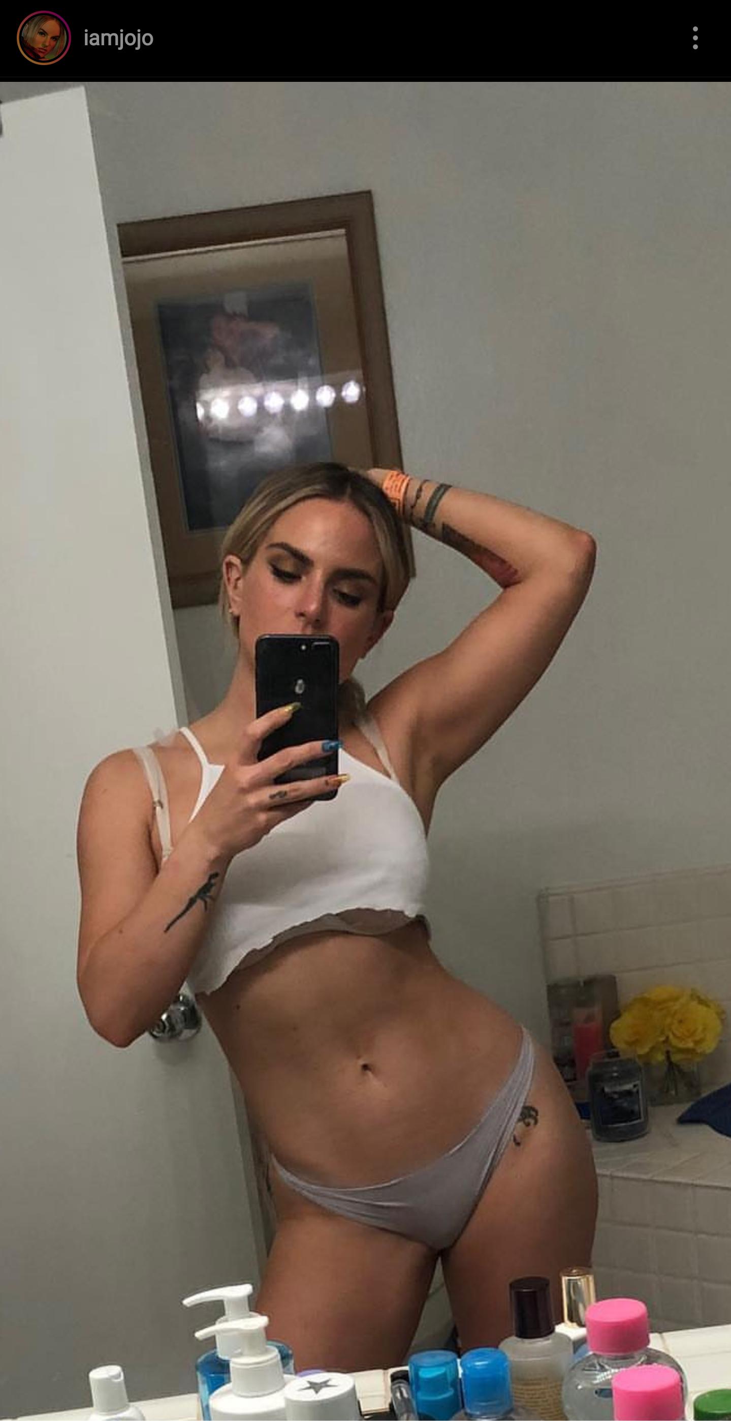 JoJo "being a lil thotty for da gram"