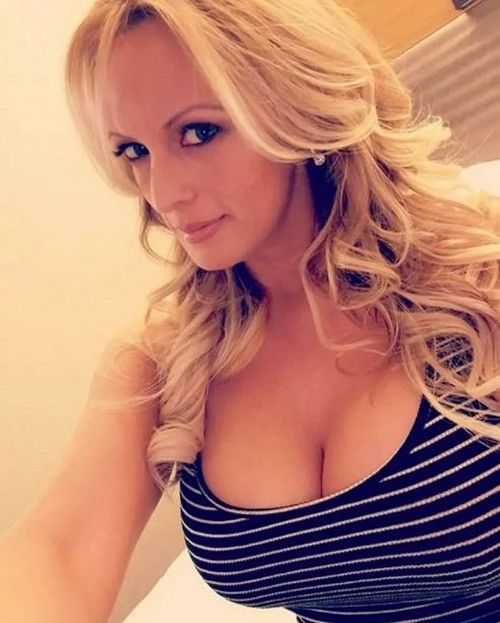 Pornstar milf STORMY DANIELS teasing us with her cleavage on selfie