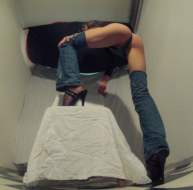 leggy crossdresser