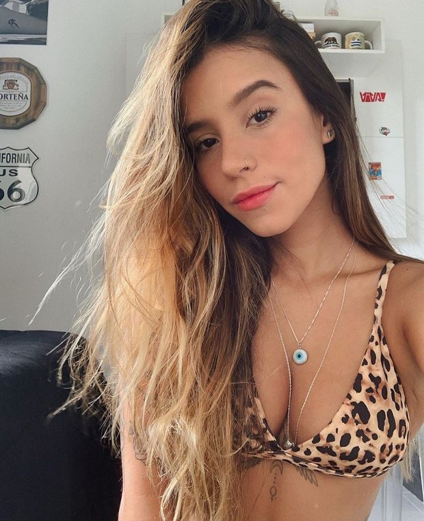 Rayra Lopes Bra Busty Brazilian Tattoo Artist