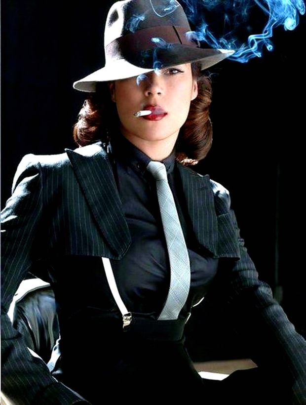 Jennifer Tilly looking sexy as hell while smoking!