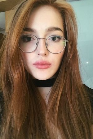 Jia wearing her choker