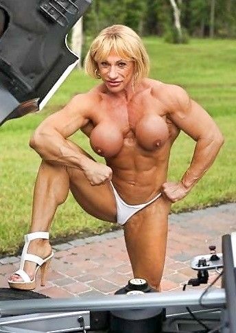 Men and Women are fascinated by Andrea, a muscled goddess.