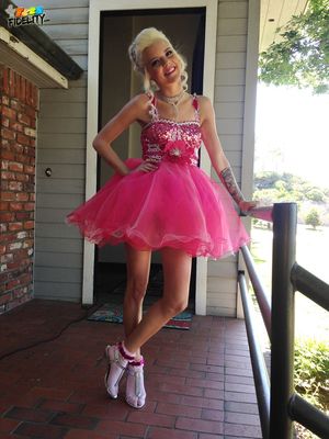 prom beauty Halle Von