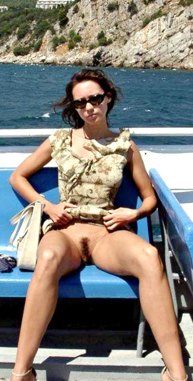 nice babe without panties show perfect pussy & legs on nature