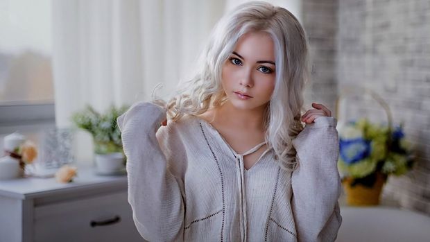 White hair babe