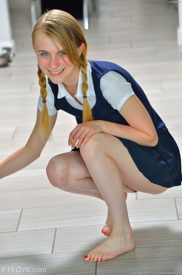 Cute Teen forgot to wear her panties