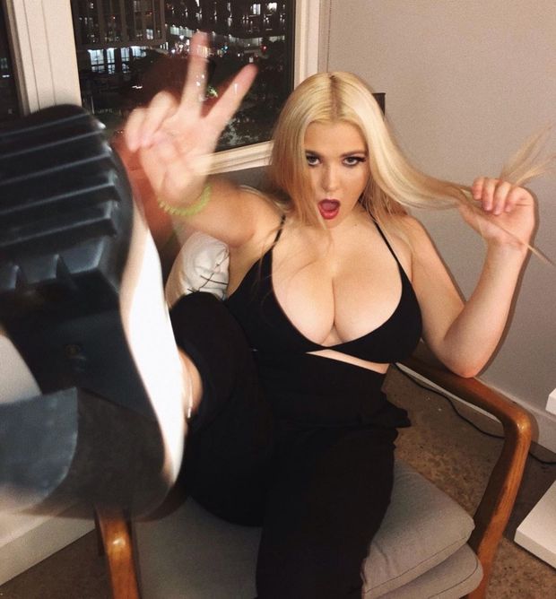 Big boobs open mouth