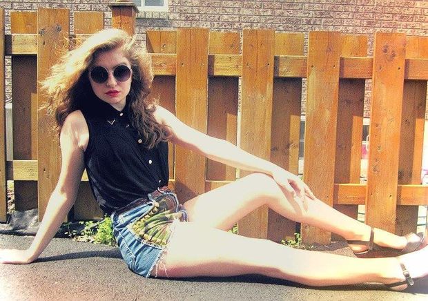 Brunette babe in jean shorts