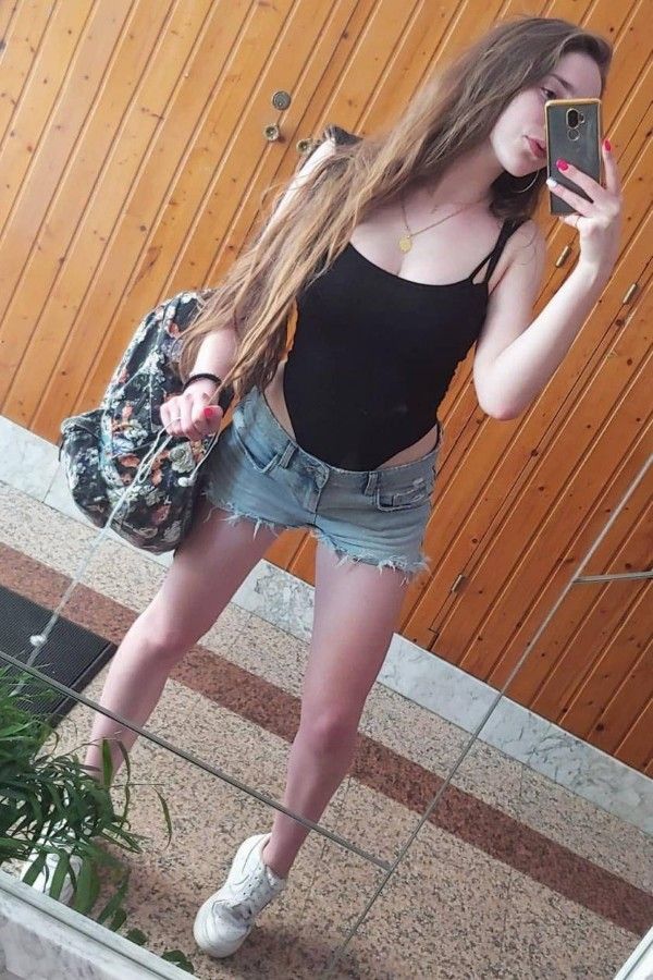 Gorgeous babe