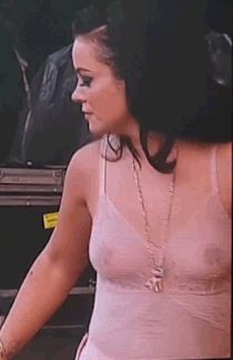 Lilly Allen braless in vedere attraverso la cima