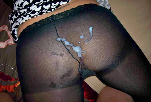 nice cum on ass in pantyhose