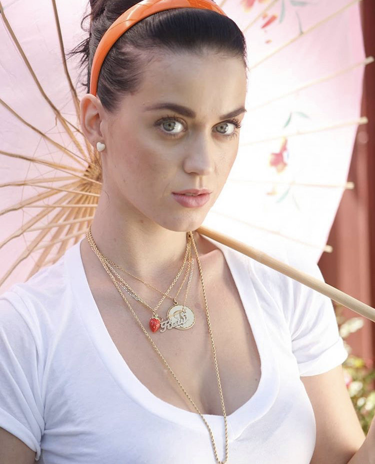 I want a bit of this Katy Perry. She lookin fine